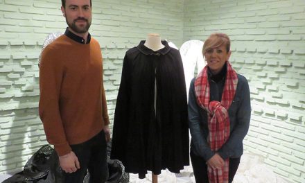 El Museo Manuel Piña recibe la donación de “una joya icónica” del diseñador