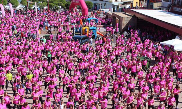 Más de 3.000 personas tiñeron de rosa las calles de Alcázar en la quinta edición de la Carrera de la Mujer