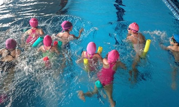 Abierto el plazo para los cursos de natación de otoño en la piscina climatizada
