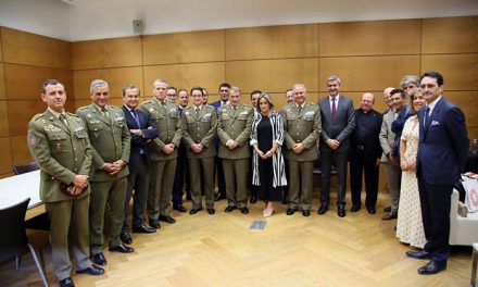 La alcaldesa asiste al concierto organizado por el Museo del Ejército con motivo de la Fiesta Nacional