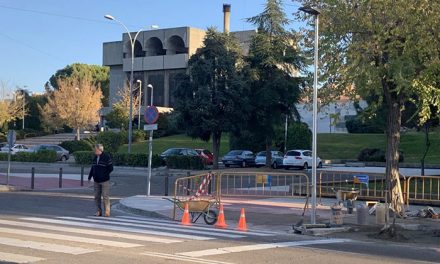 El Ayuntamiento de Toledo inicia las obras de instalación de semáforos para regular dos pasos de peatones en la calle Río Alberche