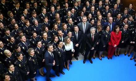La alcaldesa acompaña al Rey Felipe VI en la inauguración del Congreso Internacional ‘Igualdad de género en el ámbito de la seguridad’