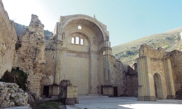 Ruinas de la iglesia de Santa María de Cazorla