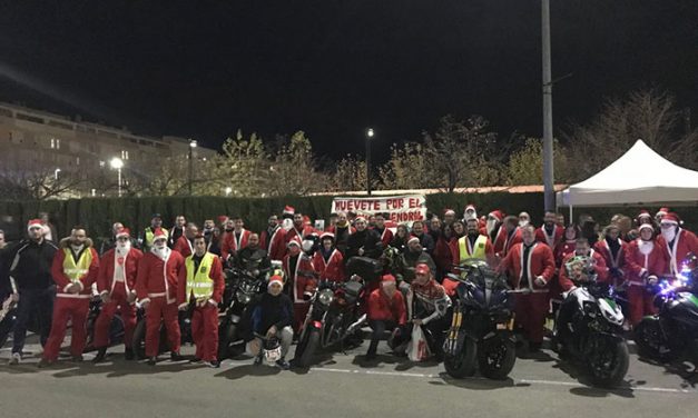 Unas 150 motos y cientos de moteros recogen kilos de solidaridad, alimentos y juguetes en la III Papanoelada Solidaria
