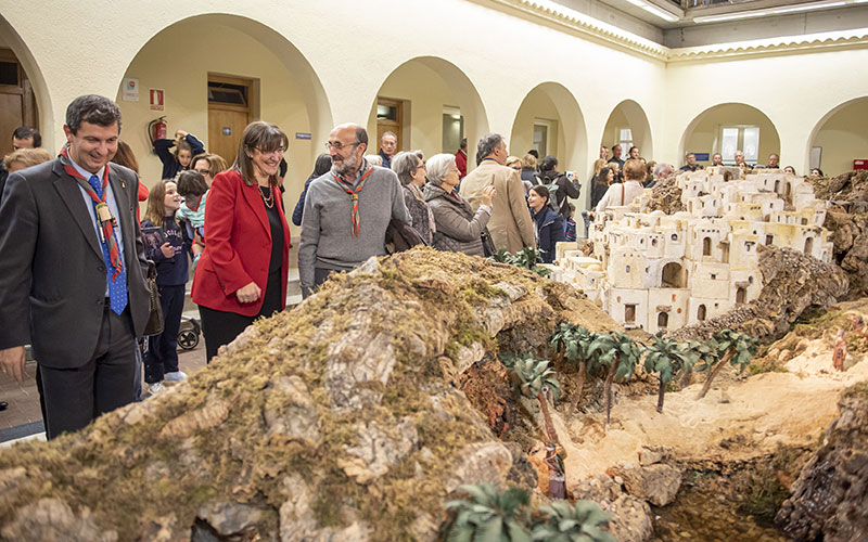 El Patio de Segovia del Ayuntamiento de Pozuelo de Alarcón acoge un gran Belén de 85 metros cuadrados y 450 figuras
