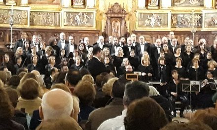 Largos aplausos y bravos de un público entregado en el VI Concierto Participativo Coral ‘El Mesías’ de la catedral