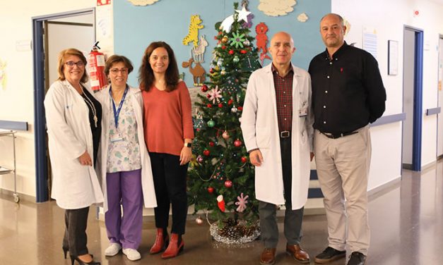 La alcaldesa y el concejal de Salud visitaron a los pequeños ingresados en el Hospital de Getafe