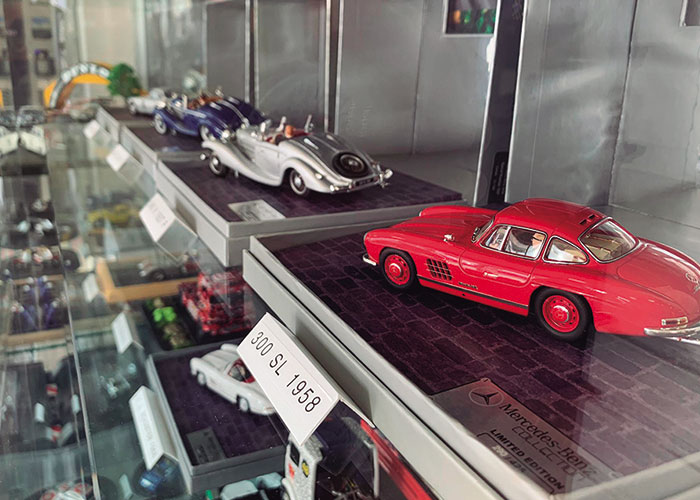 Más de 650 figuras de Slot: Una afición por los coches desde que tiene memoria