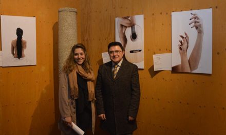 El Gobierno municipal apoya la nueva exposición de fotografía y poesía de las Cuevas de Hércules, ‘Más allá de la piel’