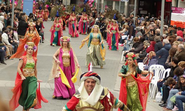 “Axonsou” se alza con el Arlequín de Oro del Desfile del Domingo de Piñata de Ciudad Real