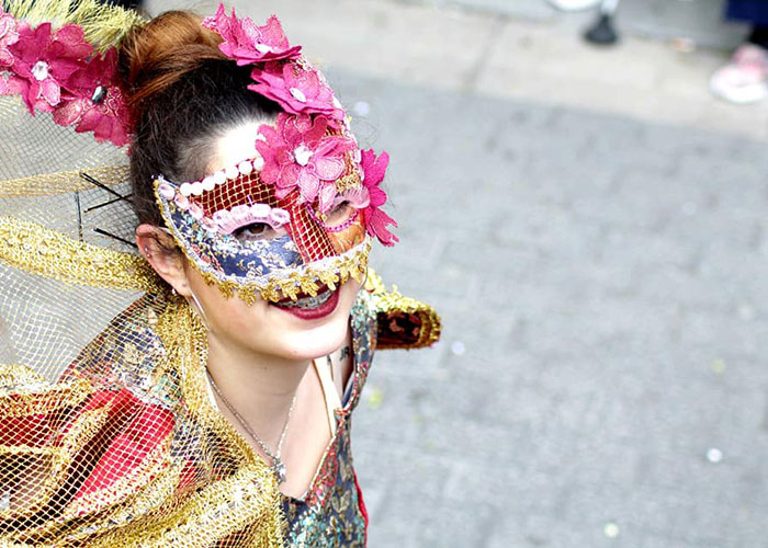 “Axonsou” se alza con el Arlequín de Oro del Desfile del Domingo de Piñata de Ciudad Real