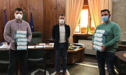 El Ayuntamiento de Jaén hace entrega de 500 mascarillas a los taxistas
