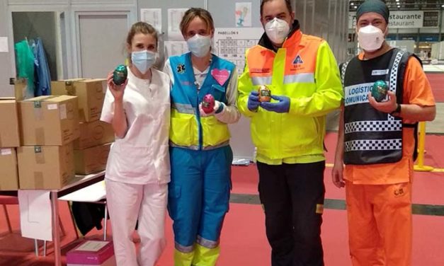 Boadilla lleva huevos de Pascua a los vecinos ingresados en IFEMA y al personal sanitario que los atiende