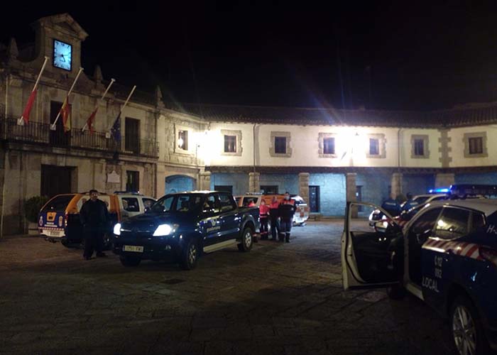 Protección Civil entrega mascarillas a los usuarios del transporte público en Guadarrama