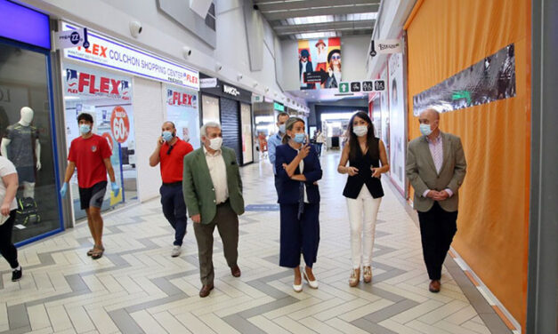 La alcaldesa visita el Parque Comercial Abadía en su primer día de reapertura y destaca la reactivación del sector servicios