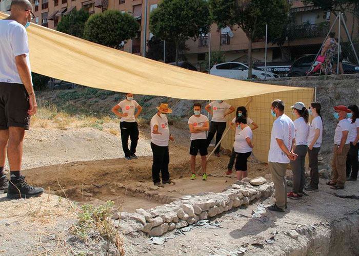 El Ayuntamiento de Jaén da la bienvenida a un nuevo grupo de voluntarios que se incorpora a los trabajos arqueológicos de Marroquíes Bajos