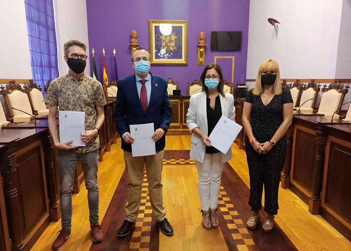 Los portavoces de los grupos municipales del Ayuntamiento de Jaén firman el acuerdo para reactivar la ciudad tras la crisis del Covid-19
