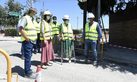 Continúan a buen ritmo las obras de eliminación de barreras arquitectónicas en la calle Burgos, de la urbanización La Cabaña