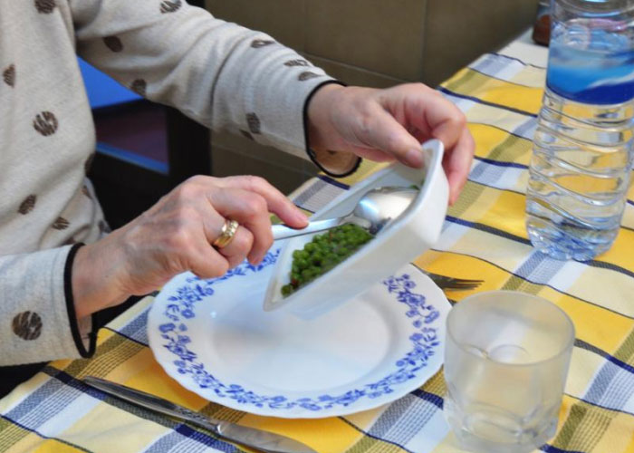 El Ayuntamiento de Pozuelo seguirá ofreciendo el servicio de comida a domicilio, mejorado, para aquellas personas que más lo necesitan