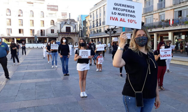 Protesta de los profesionales de la peluquería por un IVA más justo como servicio esencial