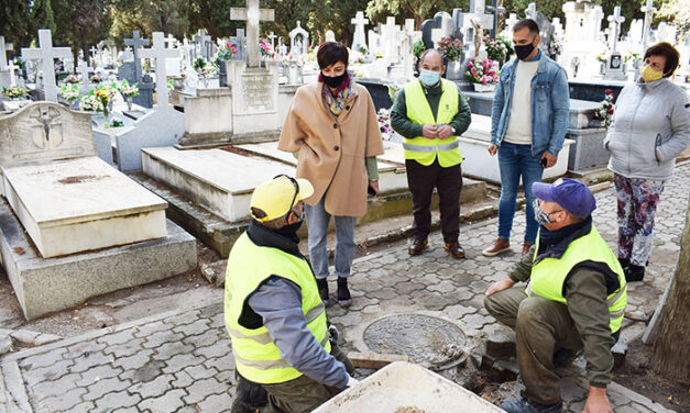 Isabel Rodríguez visita los trabajos de mejora y mantenimiento del Cementerio Municipal