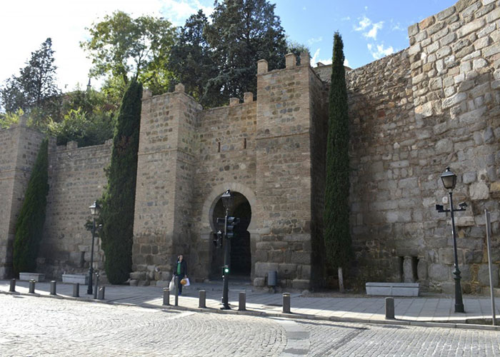 El Ayuntamiento de Toledo iluminará de azul turquesa la puerta de Alcántara con motivo del Día Internacional de la Dislexia