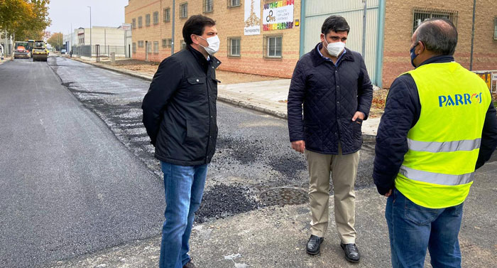 El Ayuntamiento de Bolaños lleva a cabo trabajos de asfaltado en las calles del polígono industrial