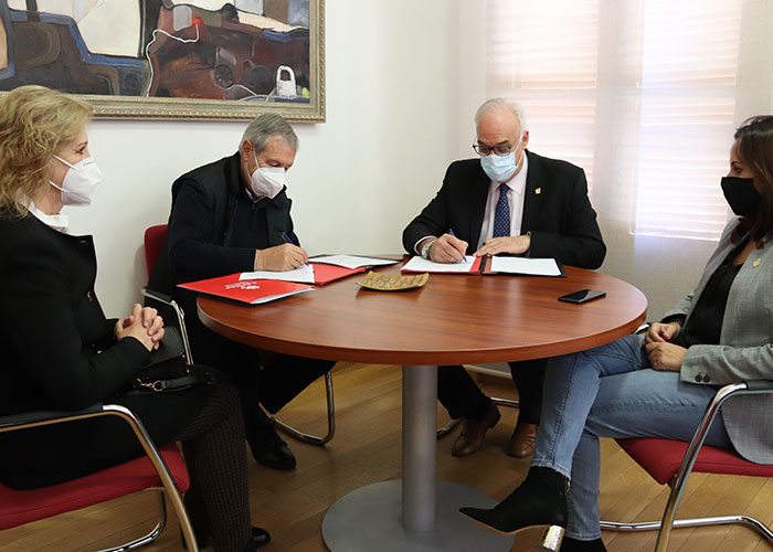 El Ayuntamiento renueva su convenio de colaboración con Cáritas Interparroquial de Manzanares