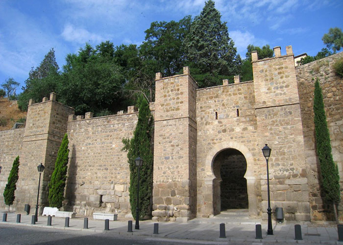 El Ayuntamiento de Toledo iluminará la Puerta de Alcántara con motivo del Día Mundial de la Enfermedad Pulmonar Obstructiva Crónica (EPOC)