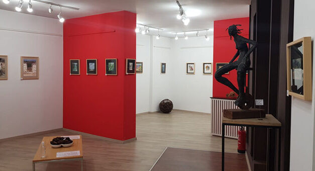Ya puede visitarse la exposición de pintura “Entre Papeles” en Artecasa