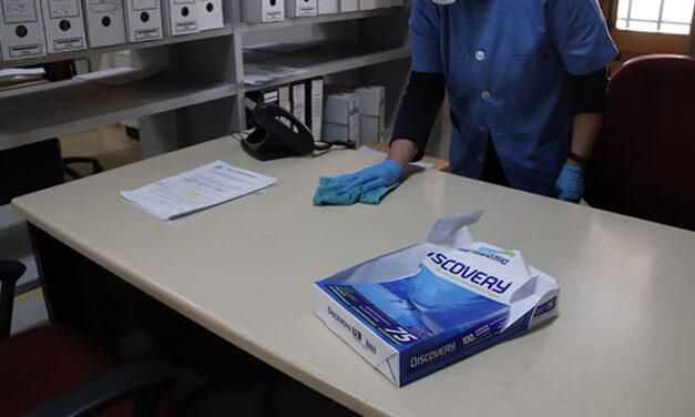 El Ayuntamiento de Manzanares seguirá con el refuerzo de limpieza del programa ‘Colegio Seguro’