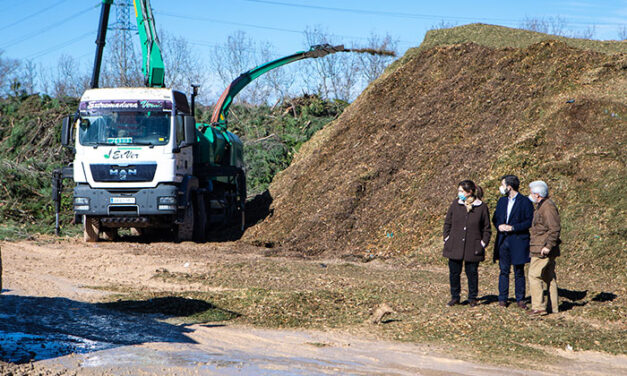 Pérez Quislant visita el Parque Forestal Adolfo Suárez donde se trata el resto vegetal recogido de las calles