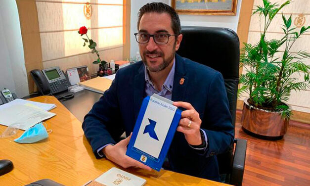 El Ayuntamiento de Pinto recibe por primera vez una Pajarita Azul por su gestión del reciclaje de papel
