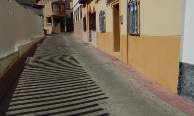 El Ayuntamiento de Jaén ejecutará en El Tomillo y Belén y San Roque las primeras obras del proyecto de reparación y mantenimiento de acerados que llegará a 22 calles