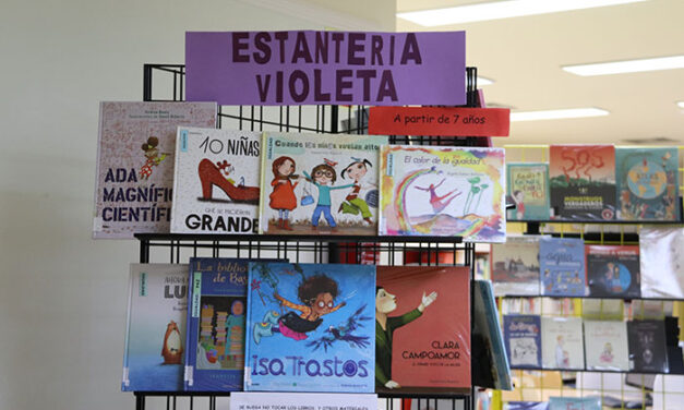 La Biblioteca Pública Municipal ya cuenta con la ‘Estantería Violeta Juvenil’