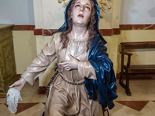 La Hermandad del Santo Sepulcro dota de corona a la imagen de Nuestra Señora de la Soledad