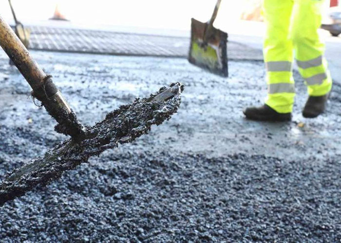 Moralzarzal inicia una operación asfalto que cubrirá 11.000 metros cuadrados