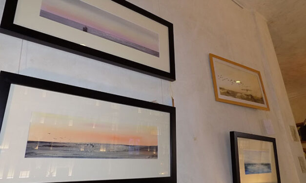 Cristina Galán atrapa la variedad cromática de humedales, ríos y mares en su nueva exposición de acuarelas ‘Va de agua’, hasta el 30 de junio en La Pajarería