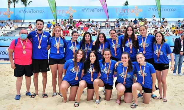 Getasur consigue el bronce en la Copa de España juvenil femenina de balonmano playa