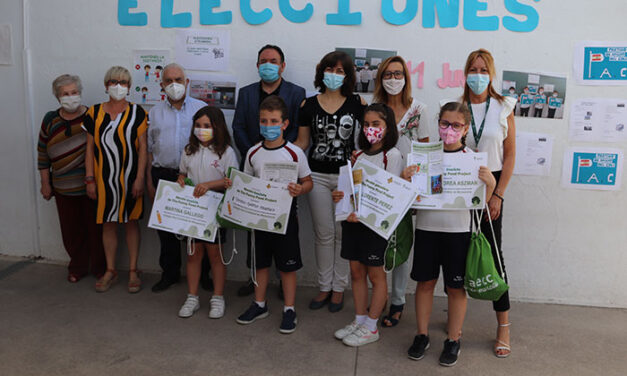 La AECC y el Ayuntamiento premian las recetas saludables del alumnado