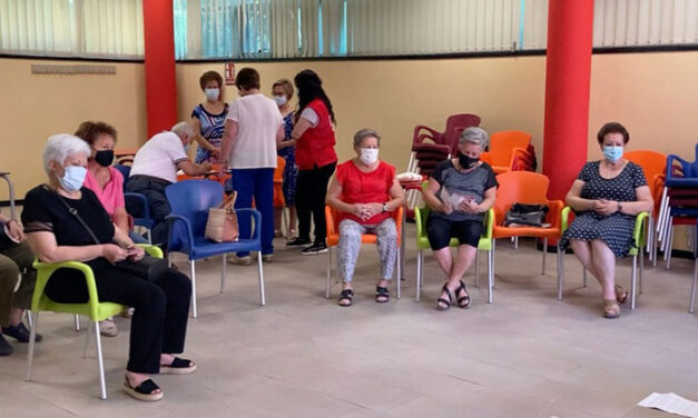 El Patronato de Asuntos Sociales destaca el papel de los centros de participación y su personal en su apoyo al envejecimiento activo de más de 640 personas de la ciudad