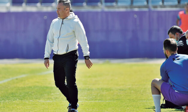 Juan Arsenal continuará como entrenador del Real Jaén
