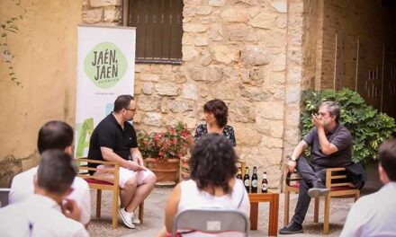Kocinema reúne al prestigioso guionista español Javier Olivares y al cocinero Juan Aceituno, estrella Michelin, en un coloquio que marida cine y gastronomía
