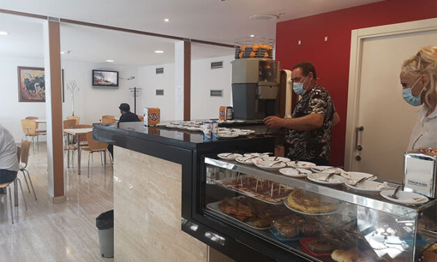 Ya están en funcionamiento la cafetería y peluquería del centro municipal de Mayores Padre Vallet