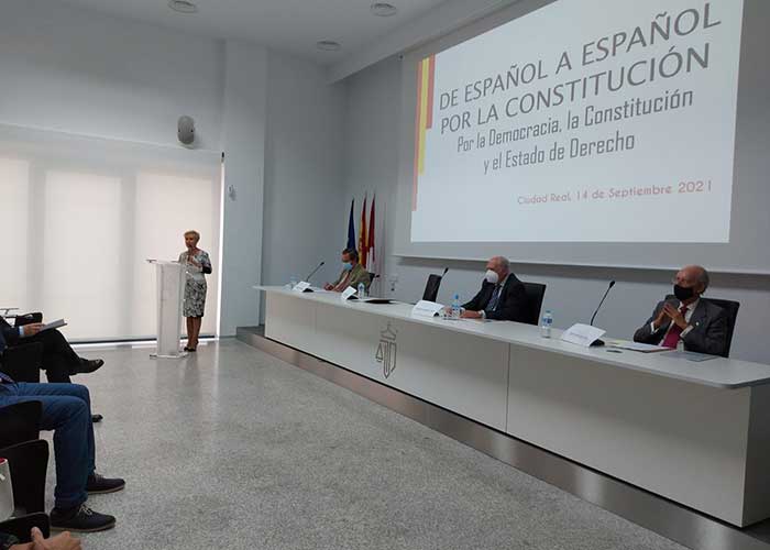 Ciudad Real conoce la iniciativa ‘De Español a Español por la Constitución’
