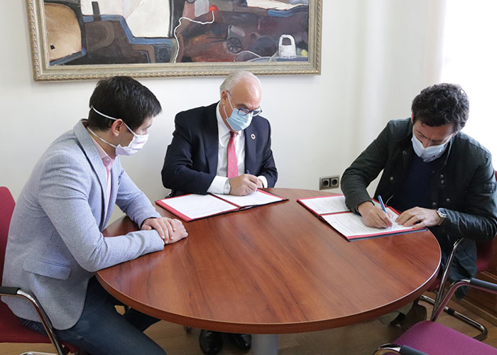 El Ayuntamiento de Manzanares renueva su apoyo a los IES ‘Azuer’ y ‘Sotomayor’