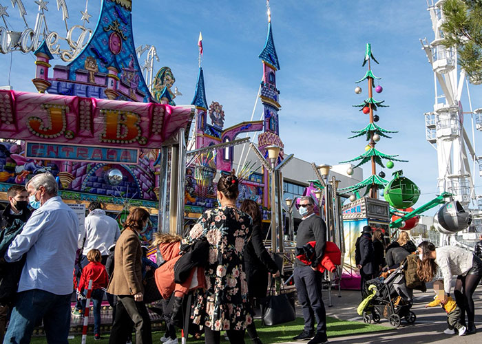 Miles de familias disfrutan de las atracciones de la zona navideña de Pozuelo