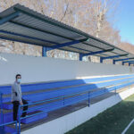 El Ayuntamiento de Almodóvar dota de cubierta al segundo graderío del campo de fútbol
