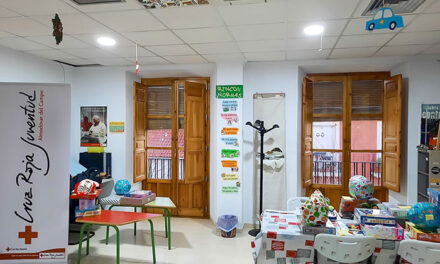 Cruz Roja entrega juguetes a 16 menores de familias vulnerables en Almodóvar del Campo