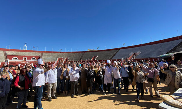 Cientos de vecinos de Alcázar acuden a celebrar la “Comida Universal de la Esperanza”